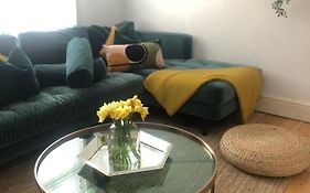 Stylish Property, Off Street Parking,Pet Friendly